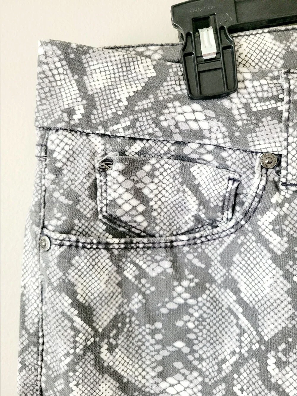 Seven7 TummyLess Gray Snake-Print Cotton Blend High Waist Skinny Jeans 12